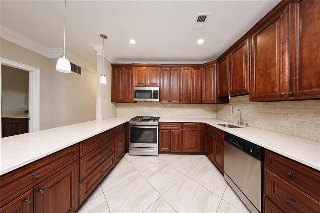15 Wiltshire LN, Staten  Island, NY 10309