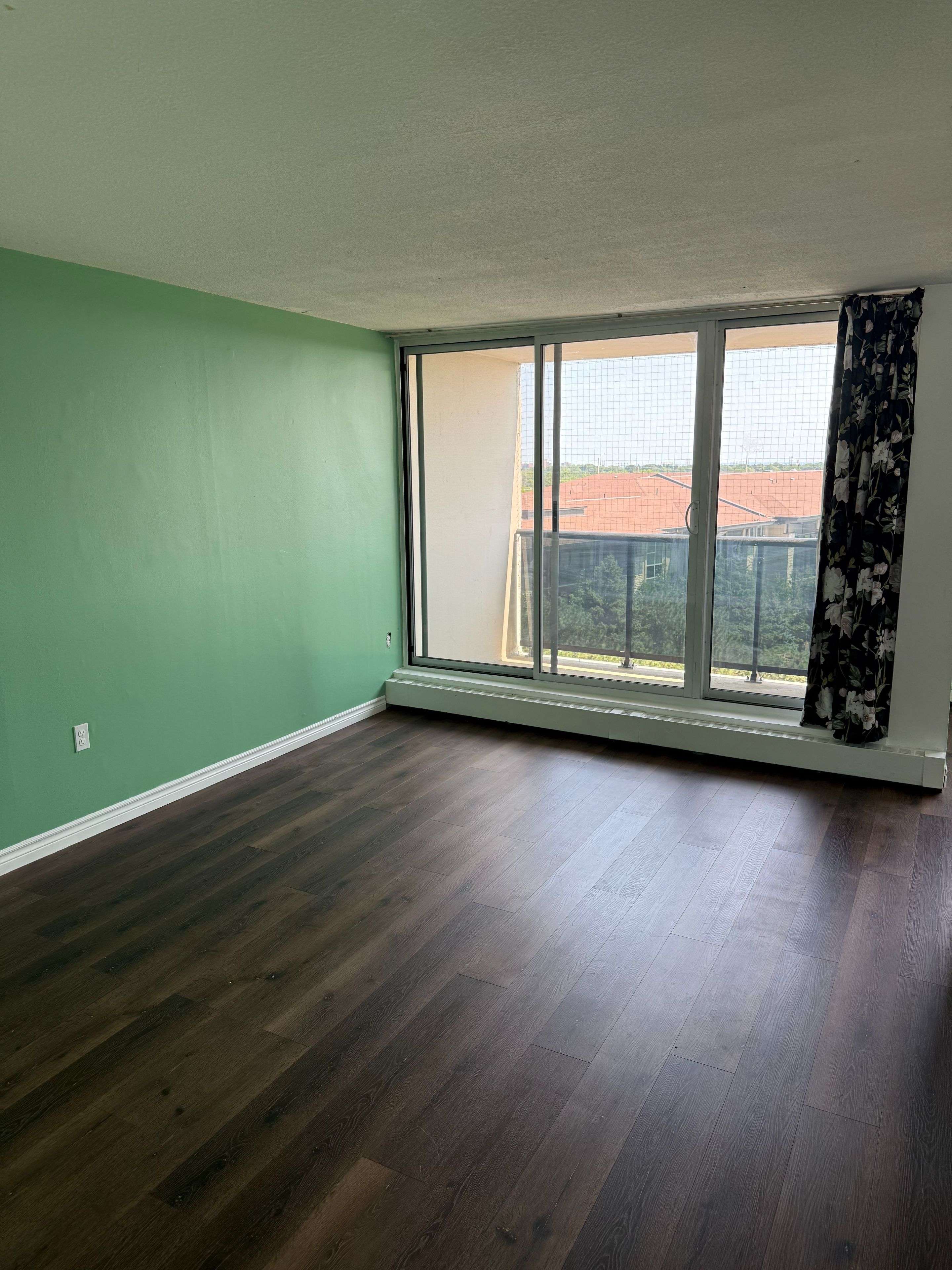 530 Lolita GDNS #702, Mississauga, ON L5A 2A8