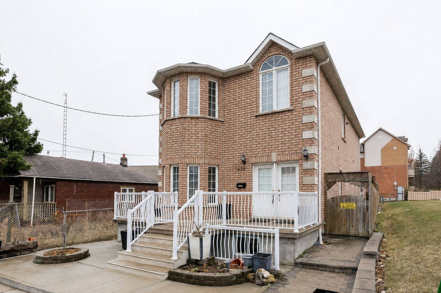 1496 Keele ST, Toronto W03, ON M6N 3E9
