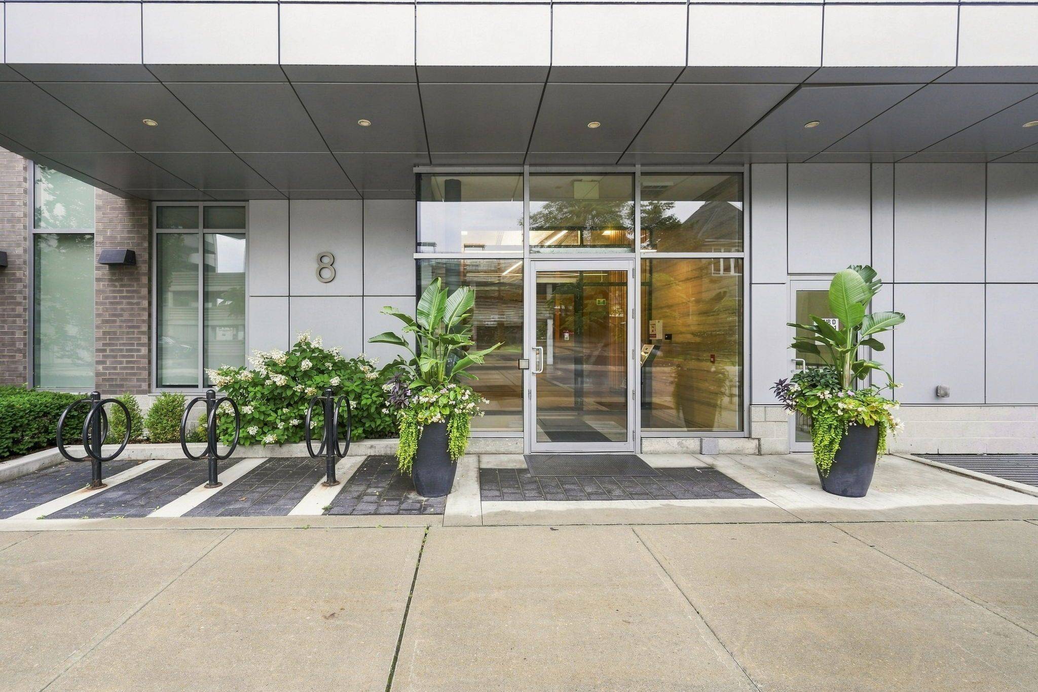 8 Ann ST #902, Mississauga, ON L5G 3E6