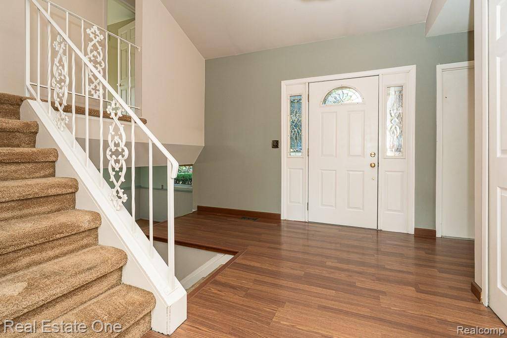 3444 Eagle DR, Troy, MI 48083