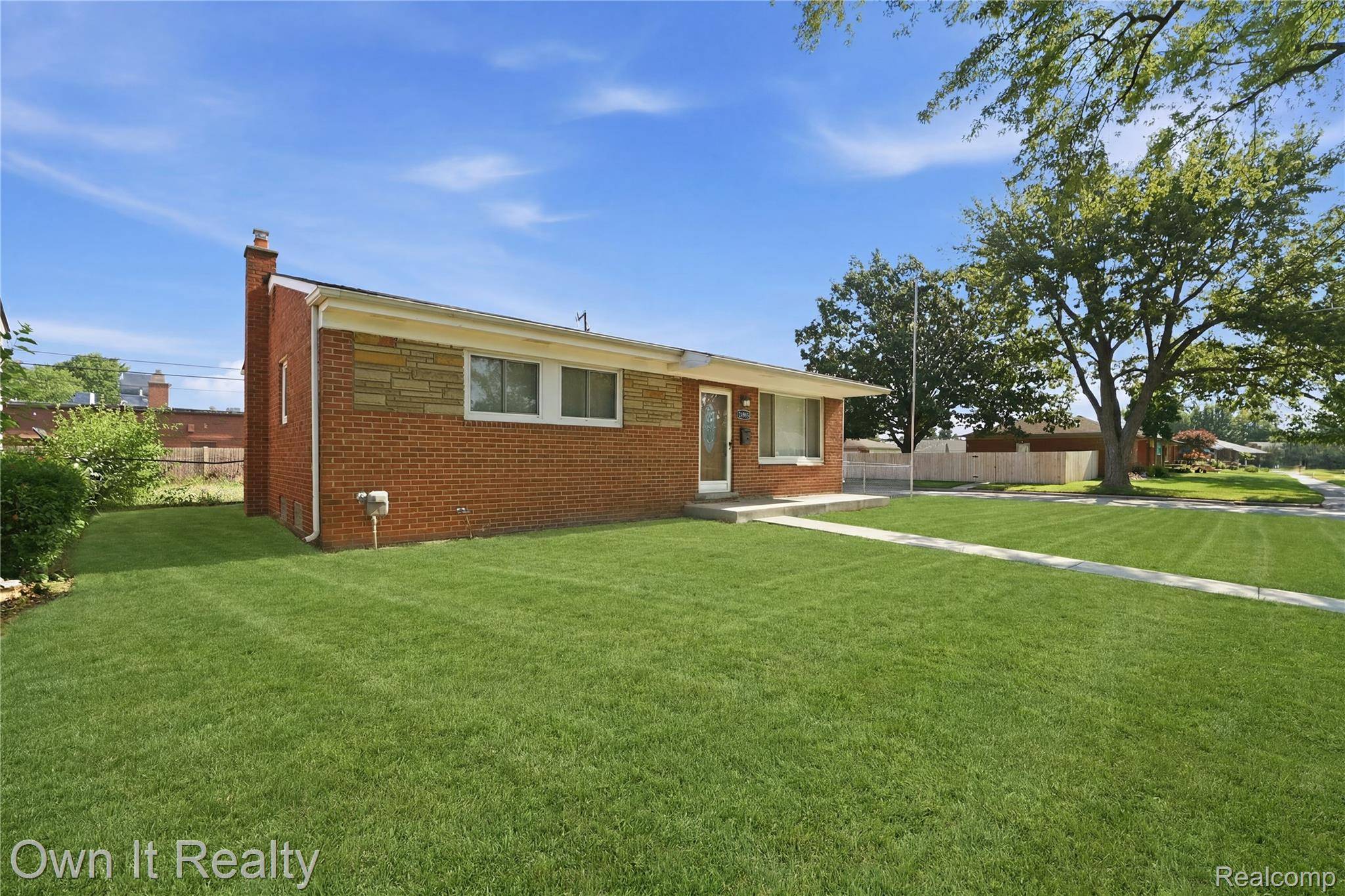 24985 Mabray AVE, Eastpointe, MI 48021