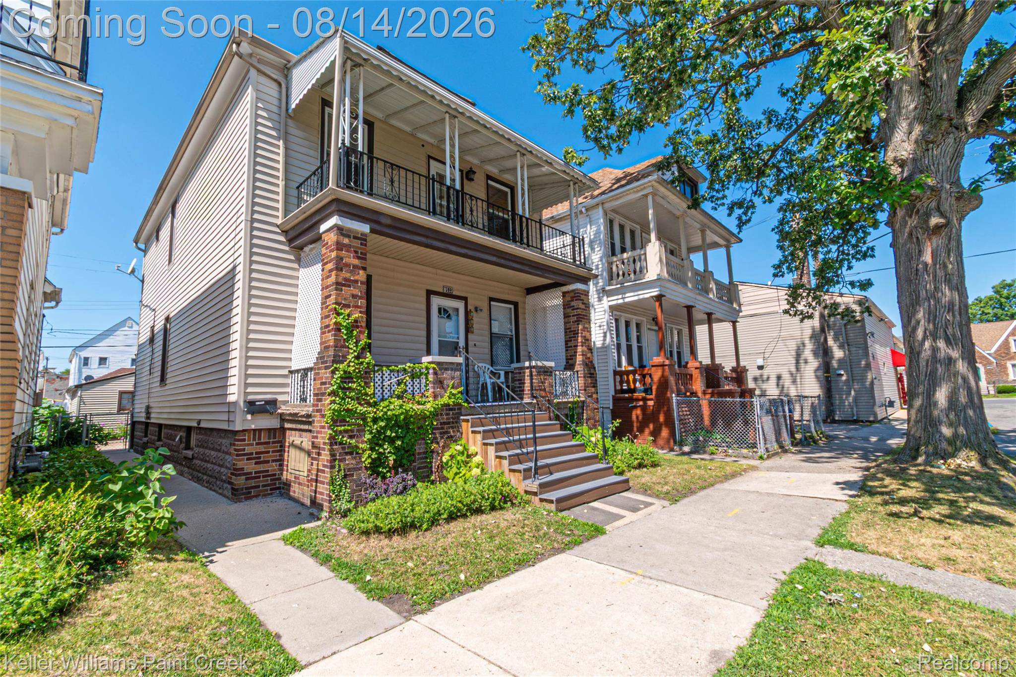 9533 McDougall ST, Hamtramck, MI 48212