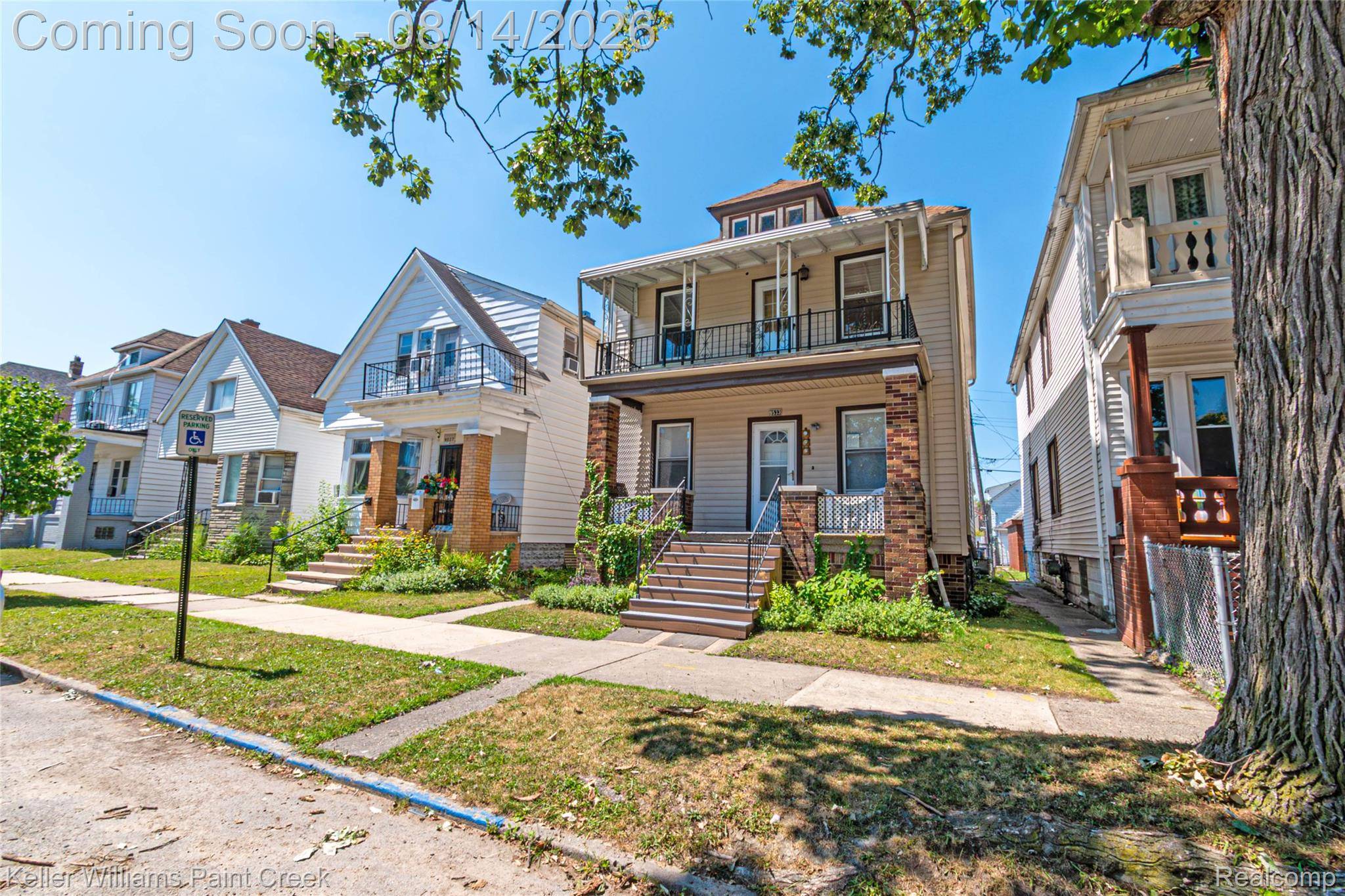 9533 McDougall ST, Hamtramck, MI 48212