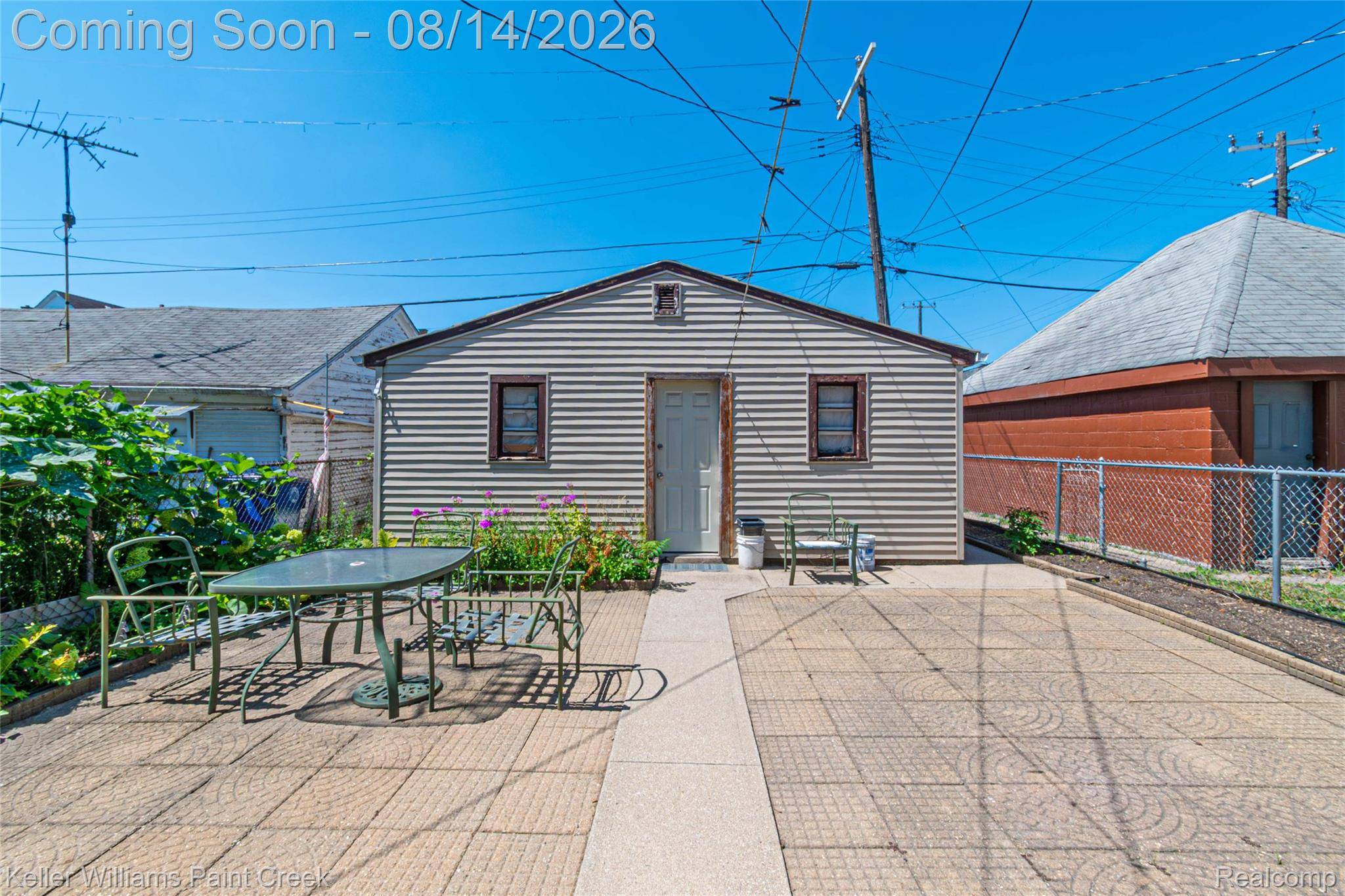 9533 McDougall ST, Hamtramck, MI 48212