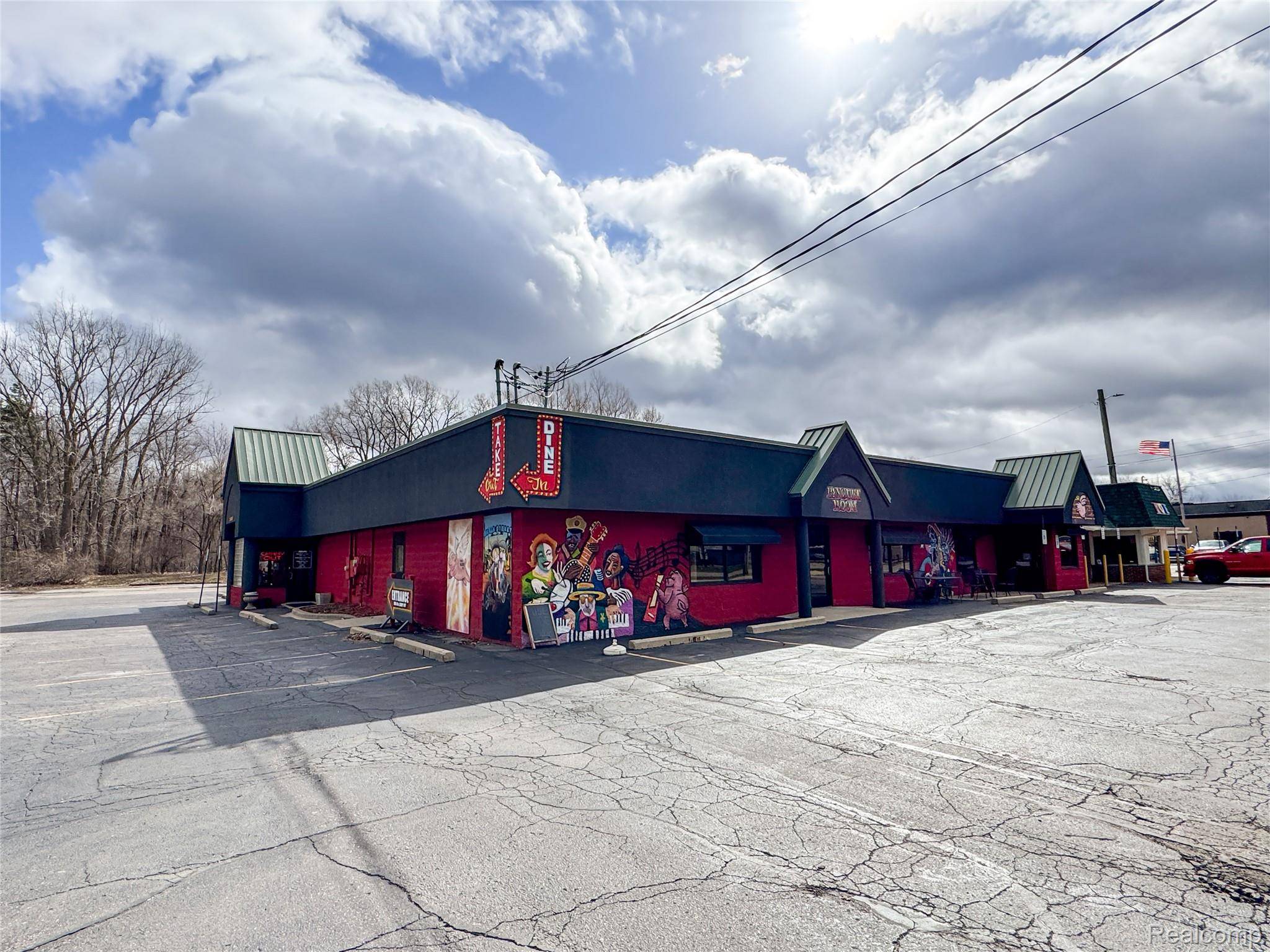 1496 N Leroy St, Fenton, MI 48430