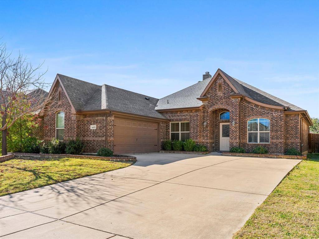4925 Breezewind Lane, Fort Worth, TX 76123