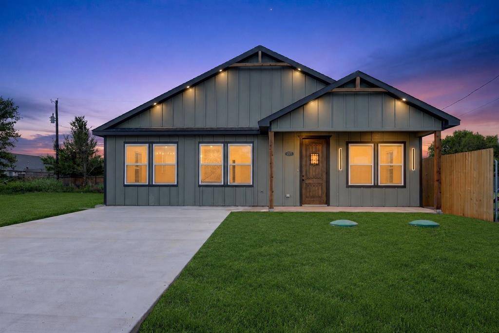 2921 Blackjack Lane, Granbury, TX 76048
