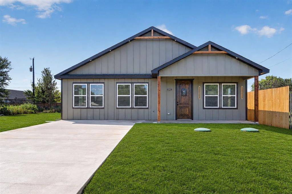 2921 Blackjack Lane, Granbury, TX 76048