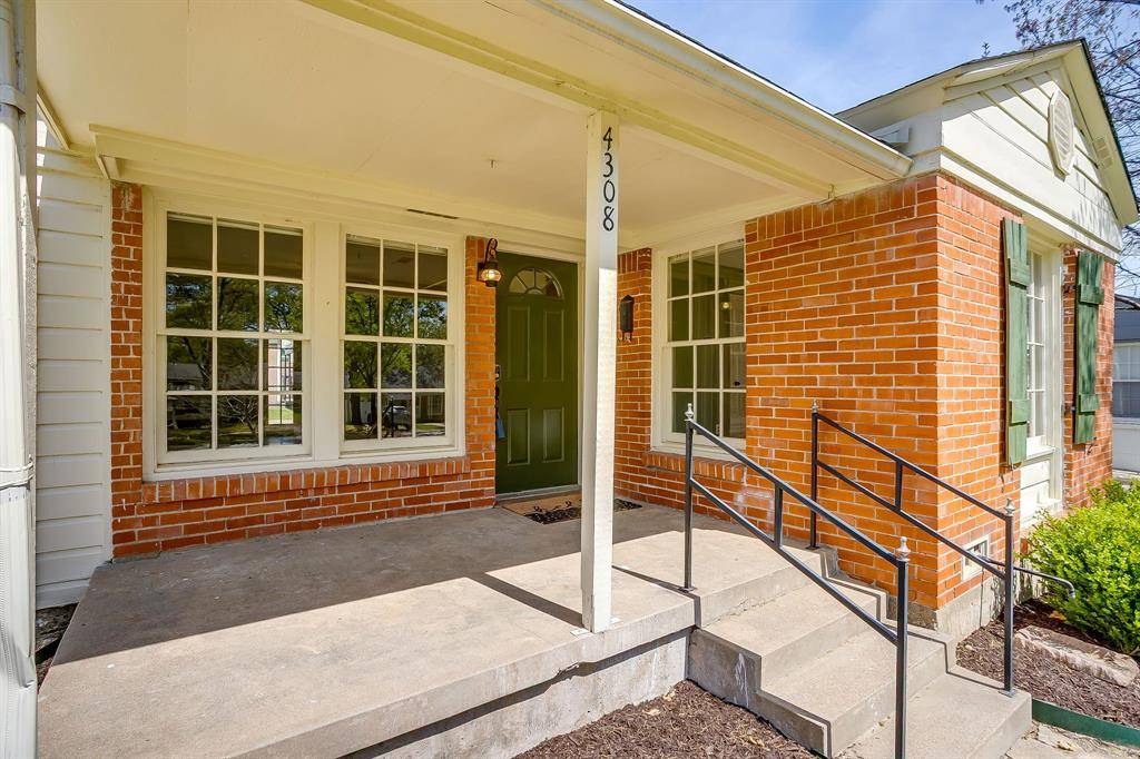 4308 Curzon Avenue, Fort Worth, TX 76107