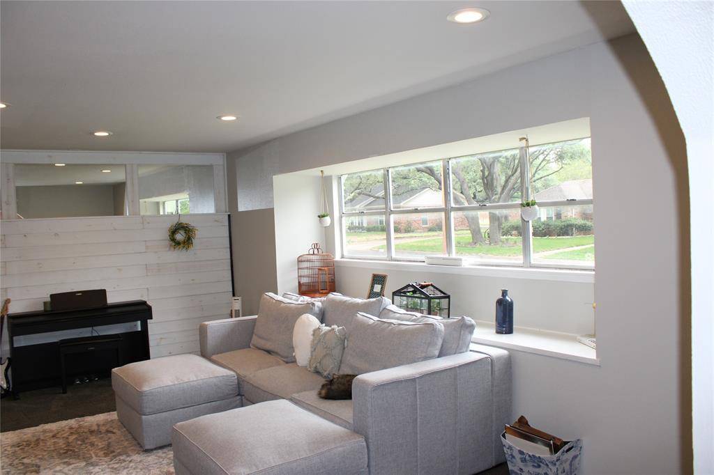 4900 Lake Hurst Drive, Waco, TX 76710