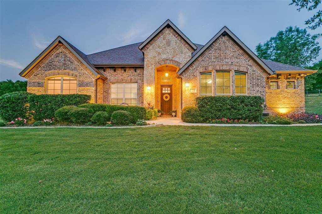 10248 Mustang Wells Drive, Fort Worth, TX 76126