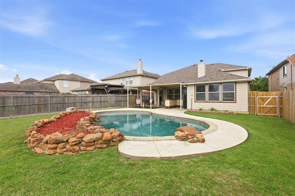 12521 Patnoe Drive, Fort Worth, TX 76028