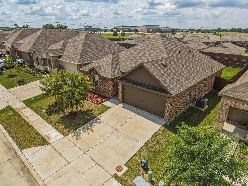 1210 Grand View Drive, Ennis, TX 75119