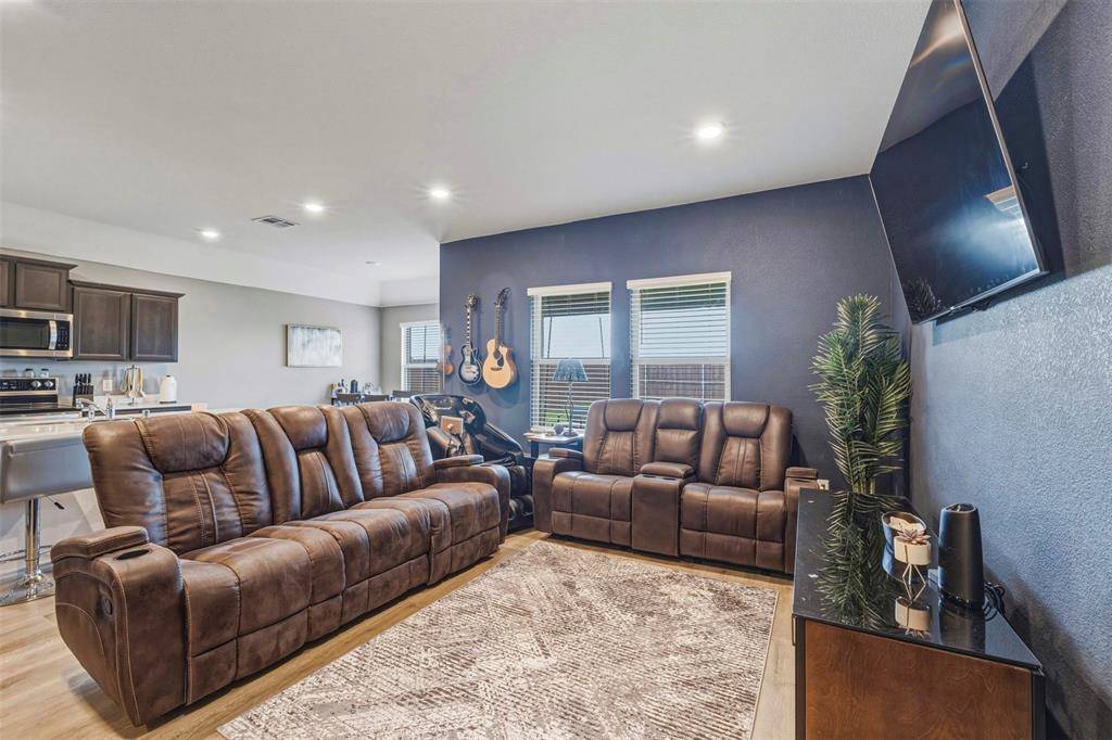1210 Grand View Drive, Ennis, TX 75119