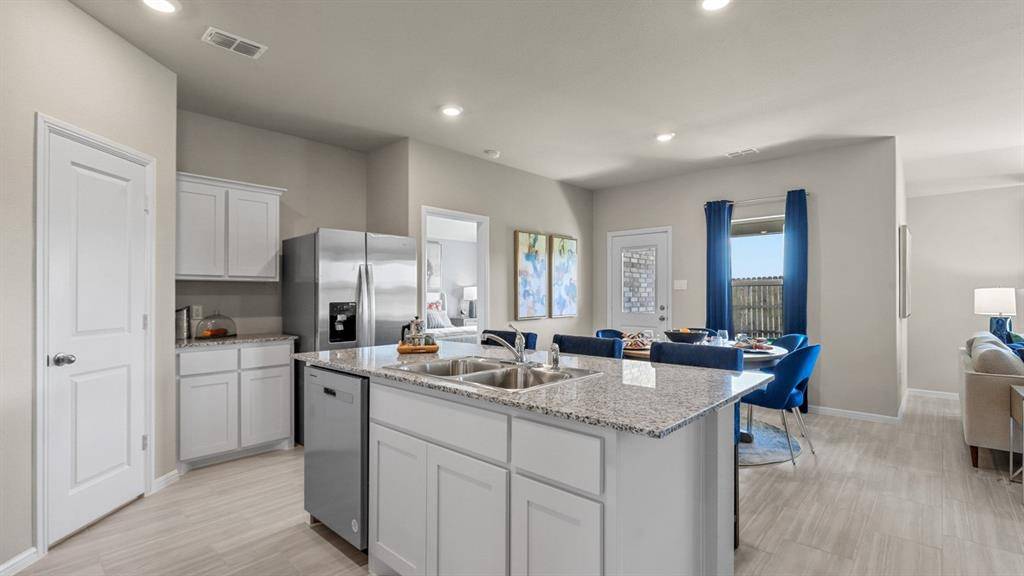 1300 BRISTOL Way, Granbury, TX 76048