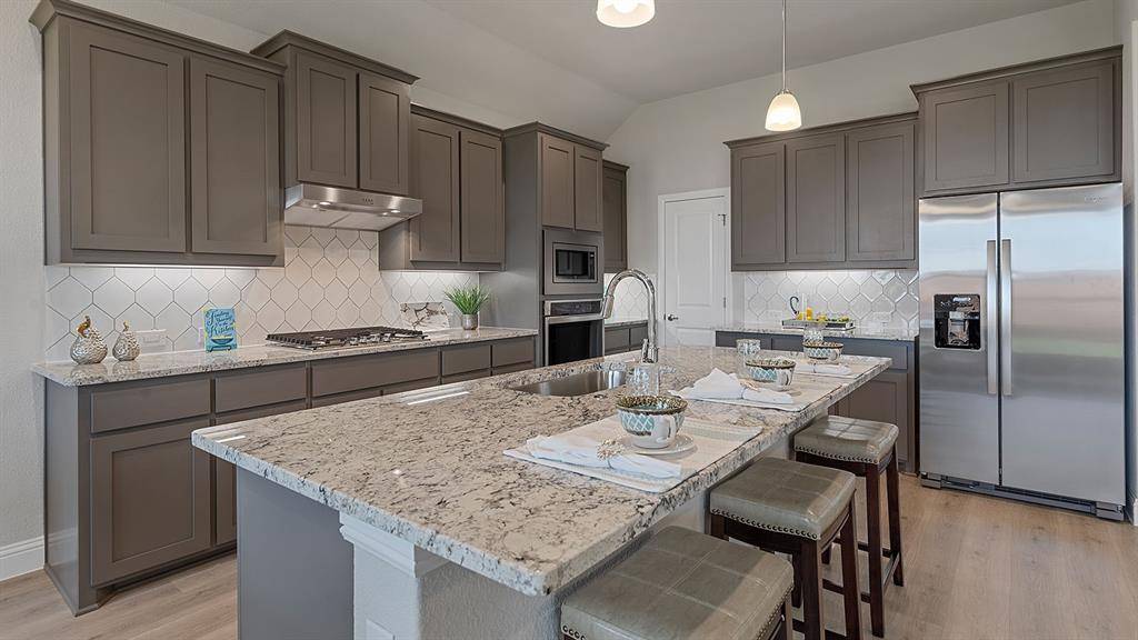 3688 ROLLING MEADOWS Drive, Grand Prairie, TX 76065