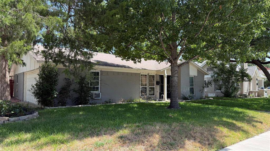 2501 Yucca Avenue, Fort Worth, TX 76111
