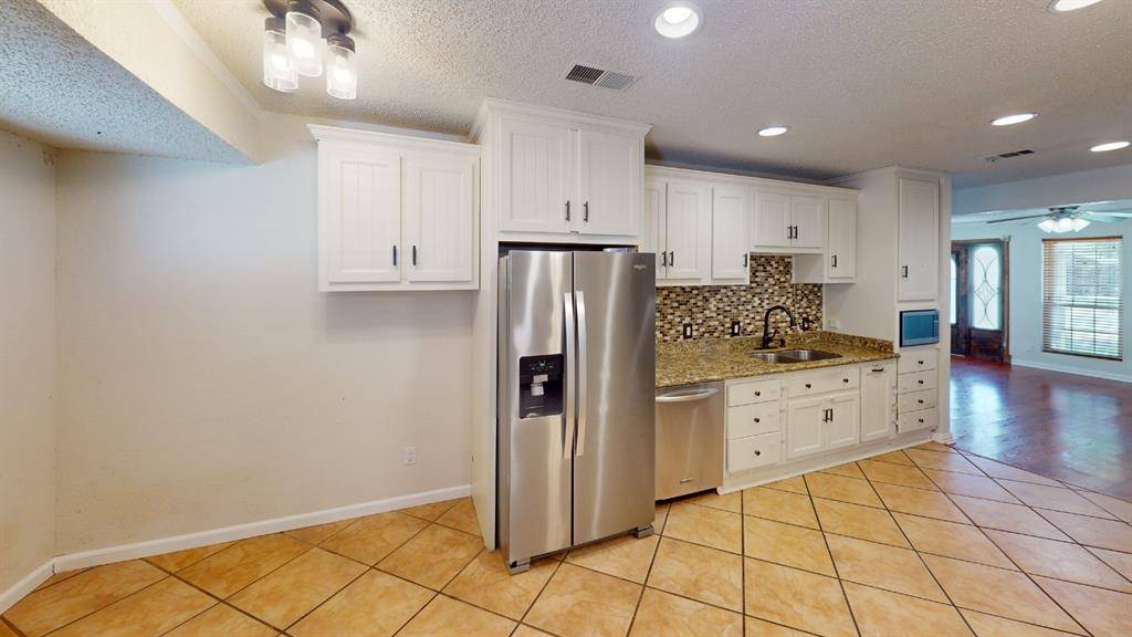 2501 Yucca Avenue, Fort Worth, TX 76111
