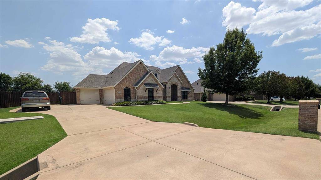 1301 Twisting Star Drive, Fort Worth, TX 76052