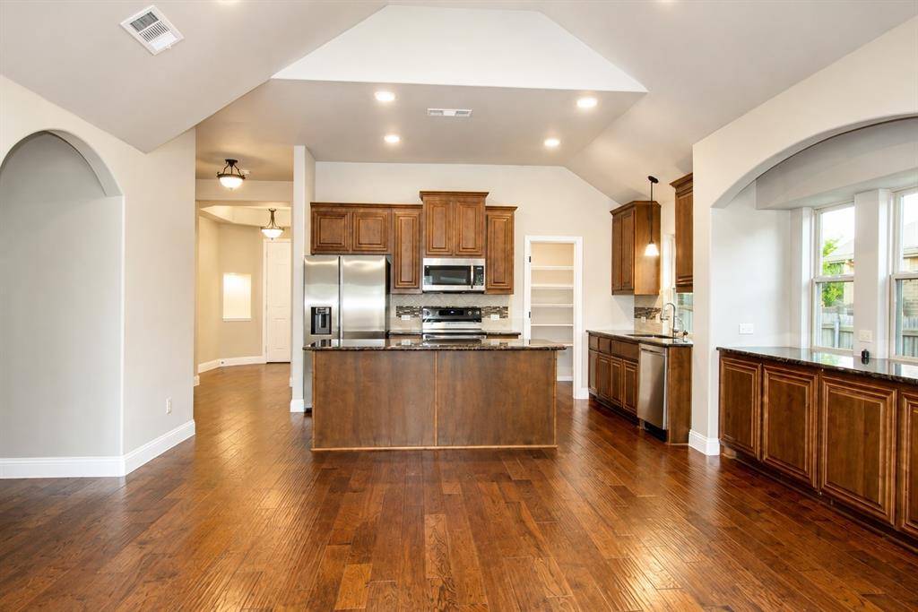 512 Strait Lane, Waxahachie, TX 75165