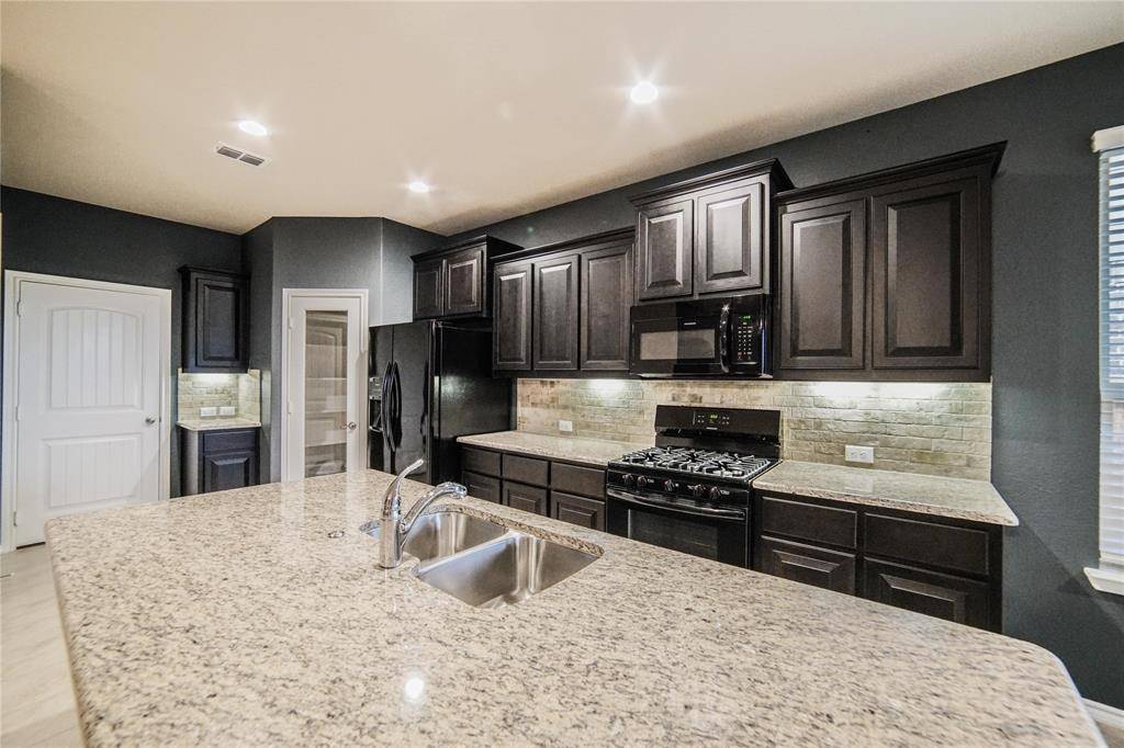 4004 Stone Trail Drive, Denton, TX 76210