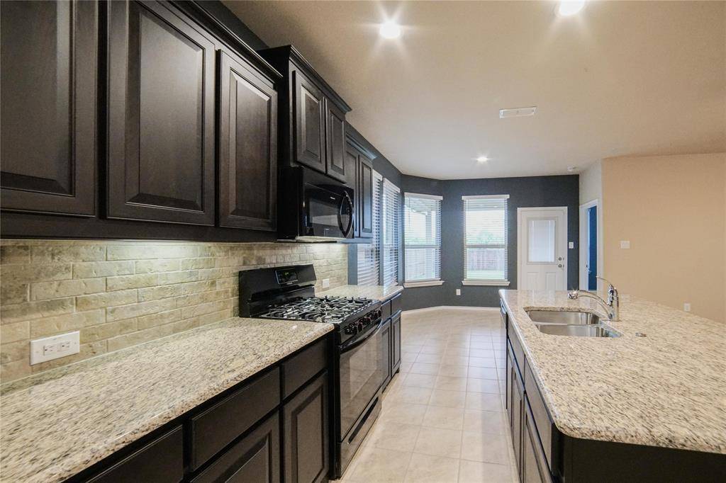 4004 Stone Trail Drive, Denton, TX 76210