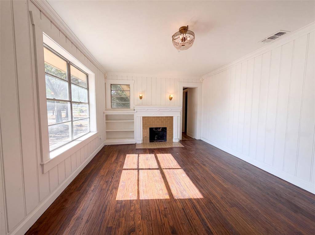 1856 Carl Street, Fort Worth, TX 76103
