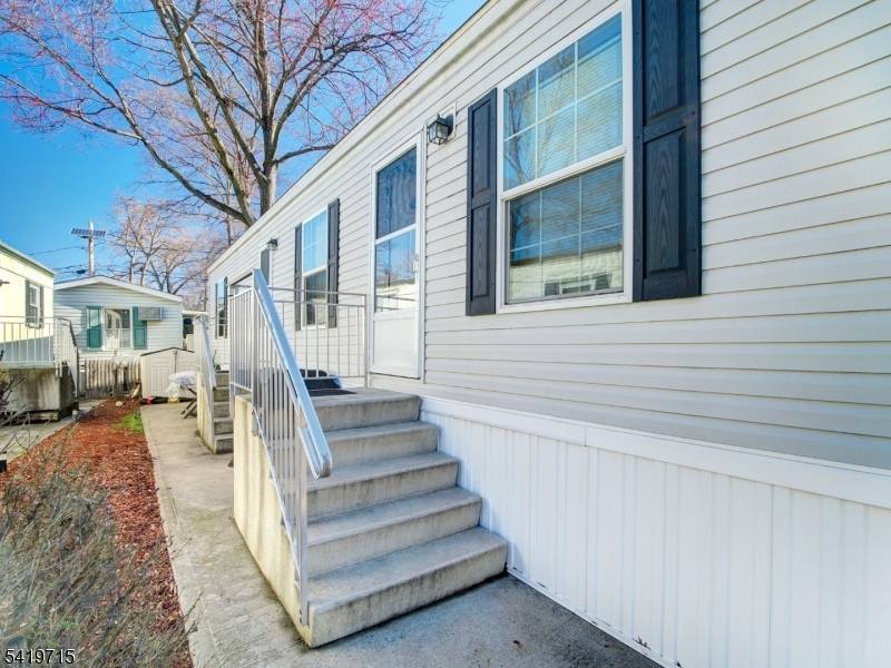 17 E 6th Street, Moonachie Boro, NJ 07074