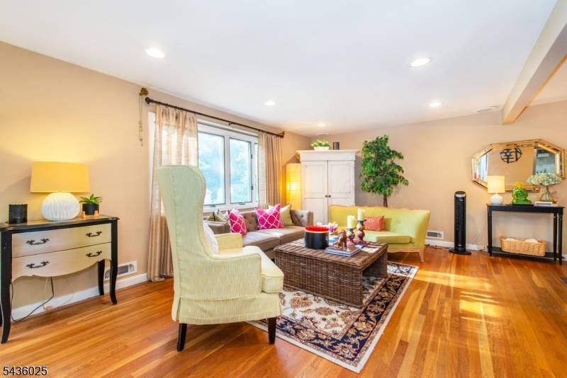 62 Trocha Ave, Livingston Twp., NJ 07039
