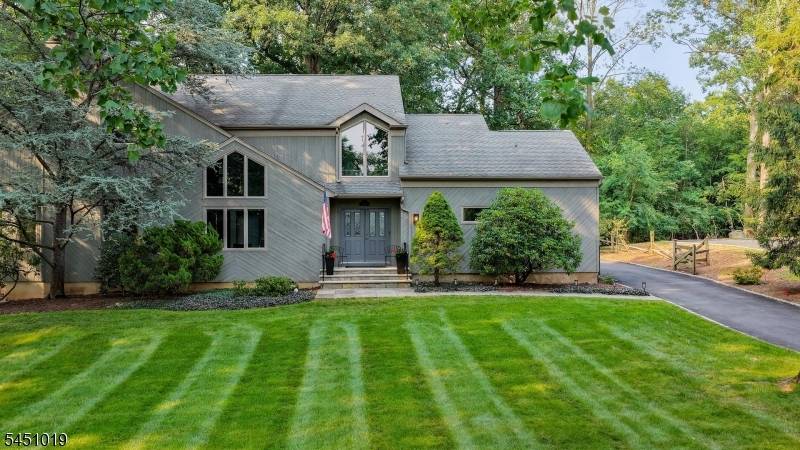 8 Cayuga Way, Bernards Twp., NJ 07920