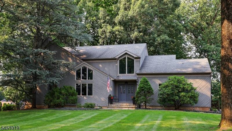 8 Cayuga Way, Bernards Twp., NJ 07920