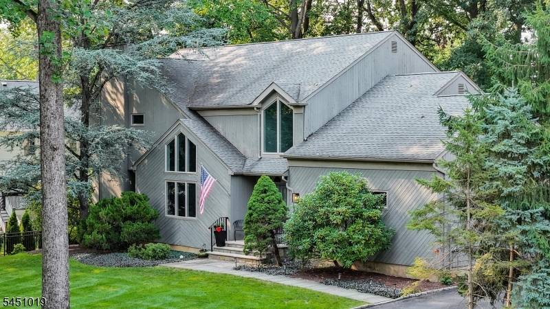 8 Cayuga Way, Bernards Twp., NJ 07920