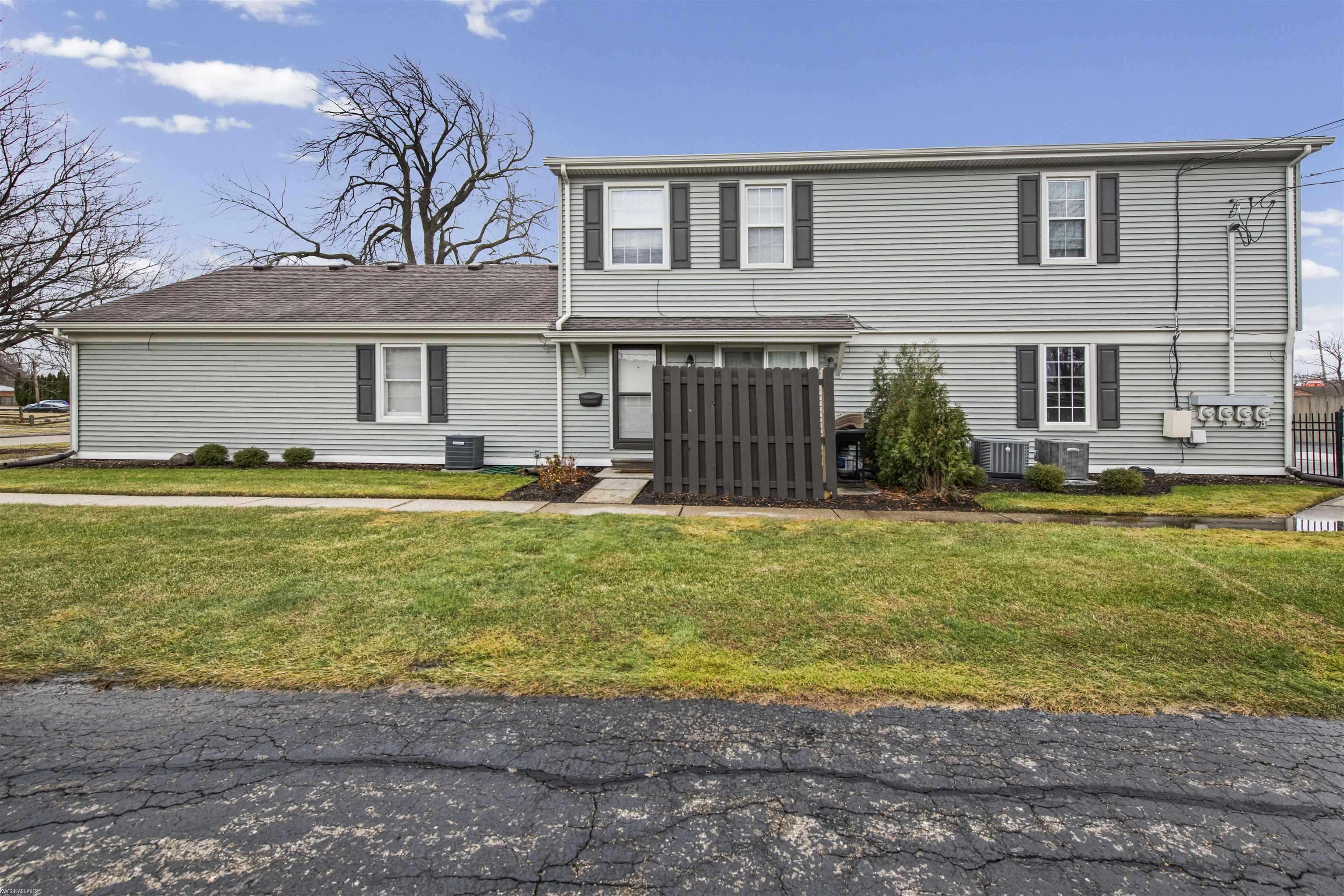 21627 E 11 Mile RD, St Clair Shores, MI 48081