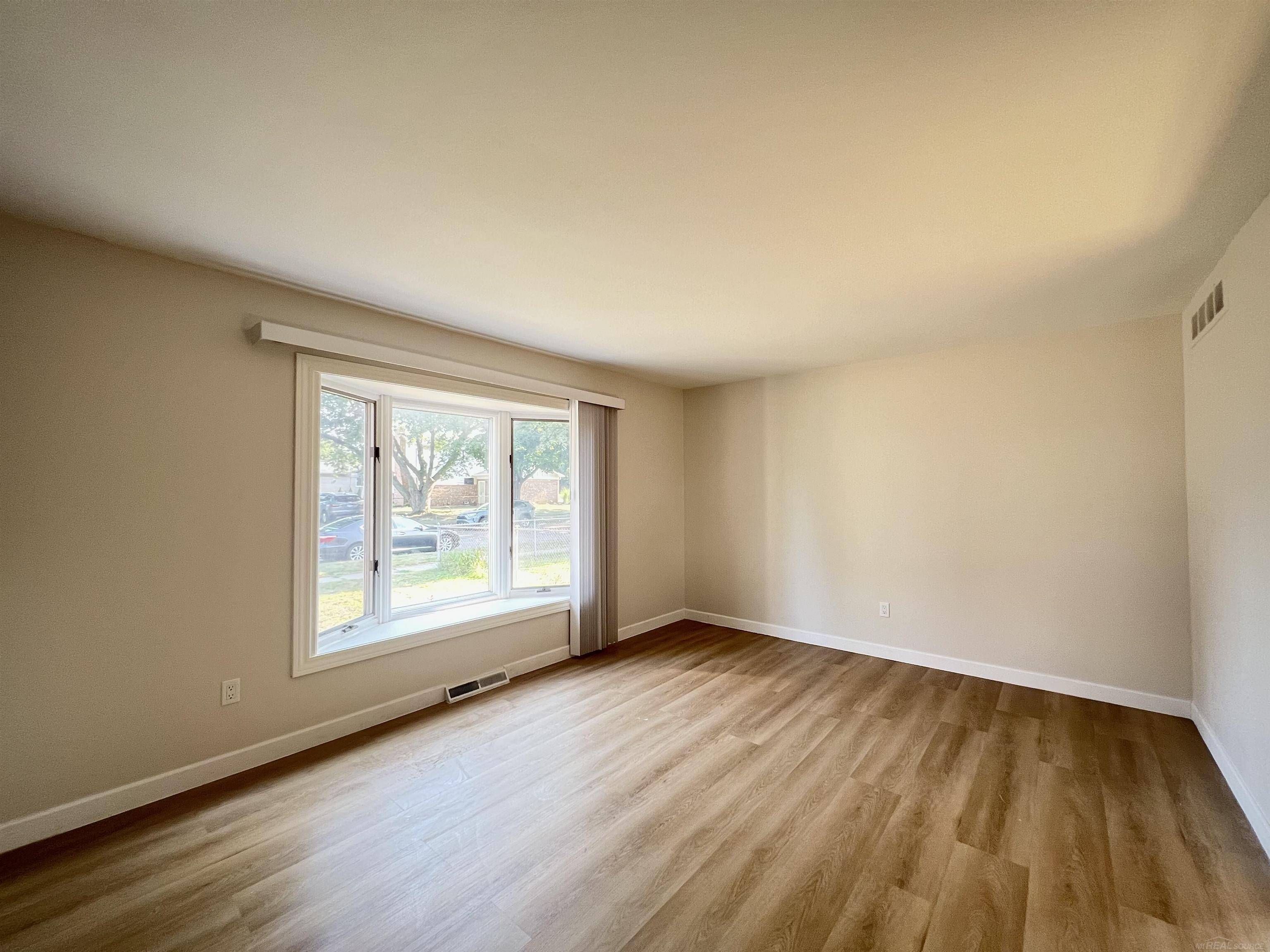 39192 Howell ST, Livonia, MI 48154