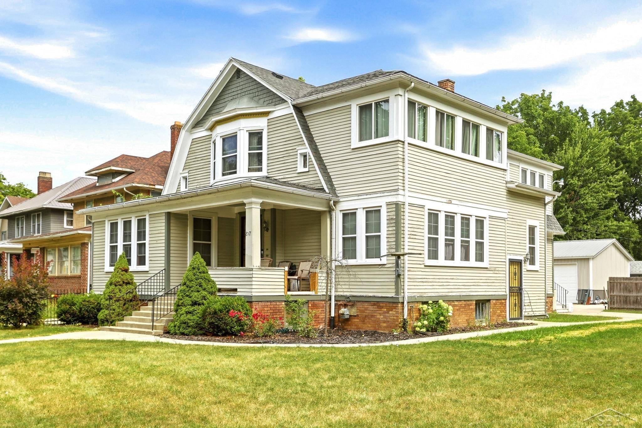 817 E Holland AVE, Saginaw, MI 48601