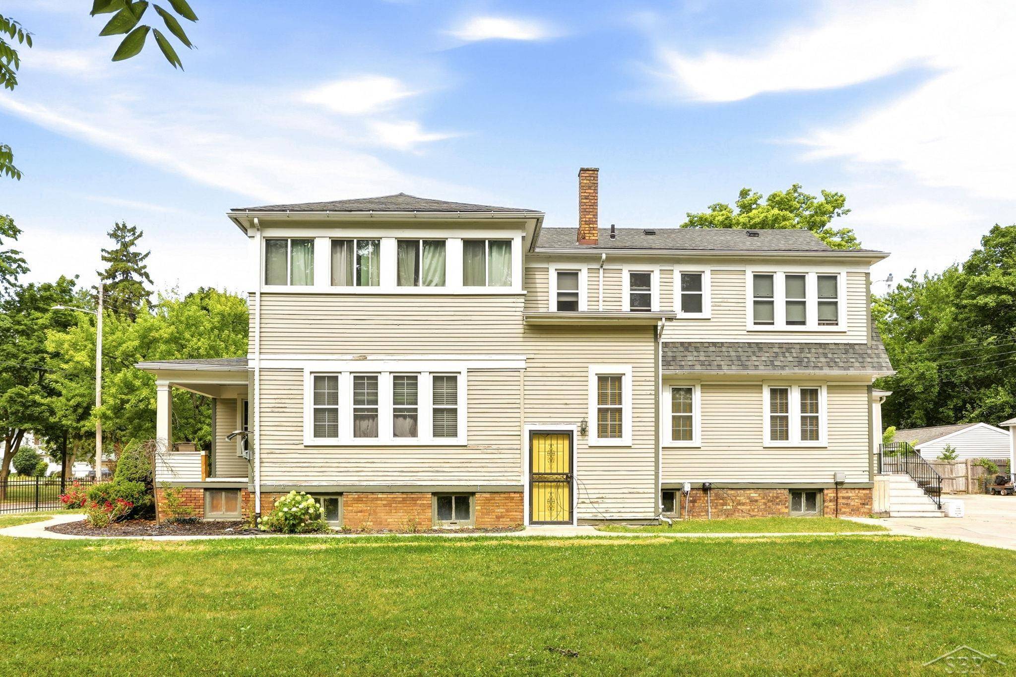 817 E Holland AVE, Saginaw, MI 48601