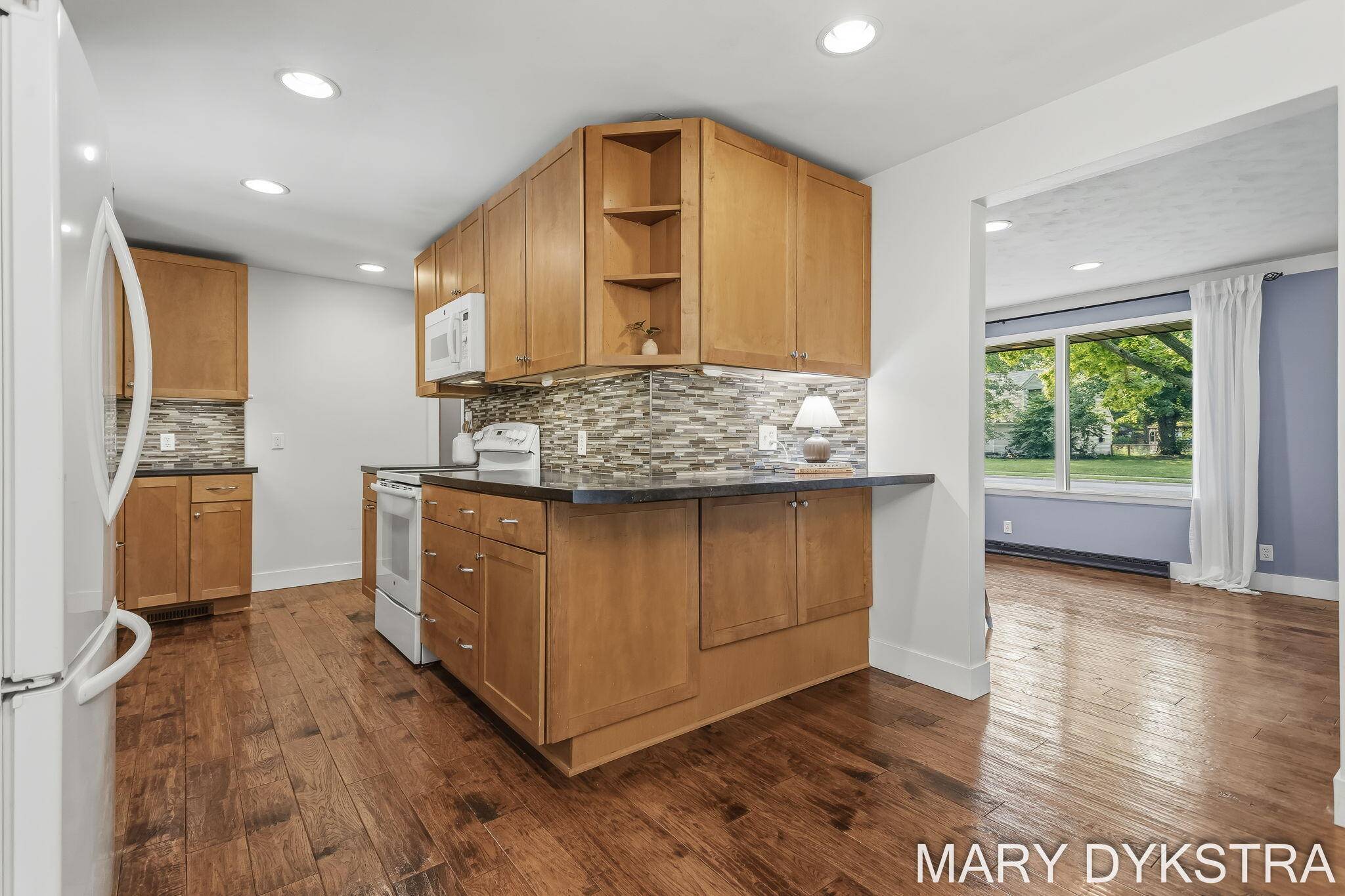 585 Huizenga AVE, Zeeland City, MI 49464