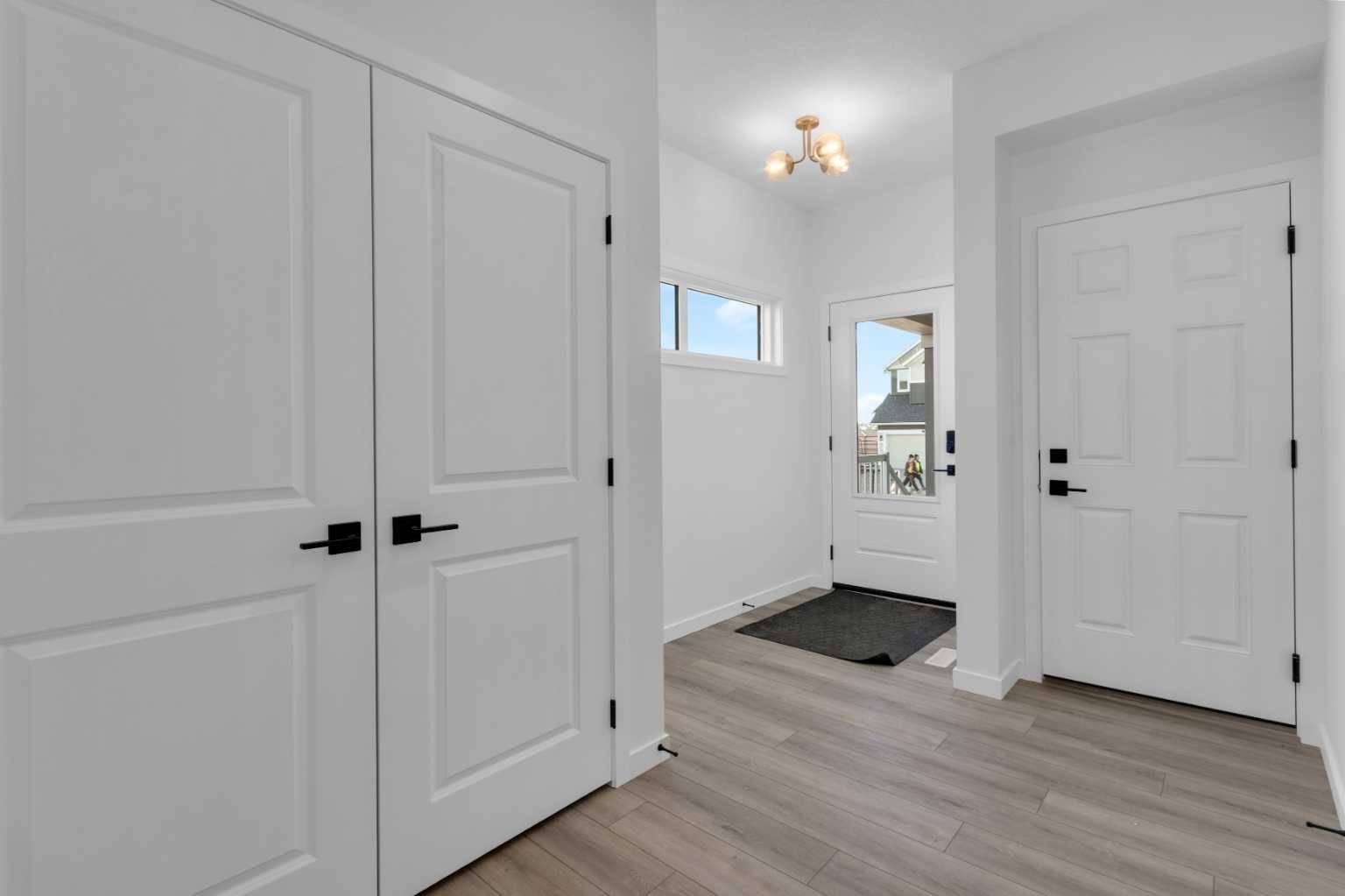 200 Starling PL NW, Calgary, AB T3P 2W2