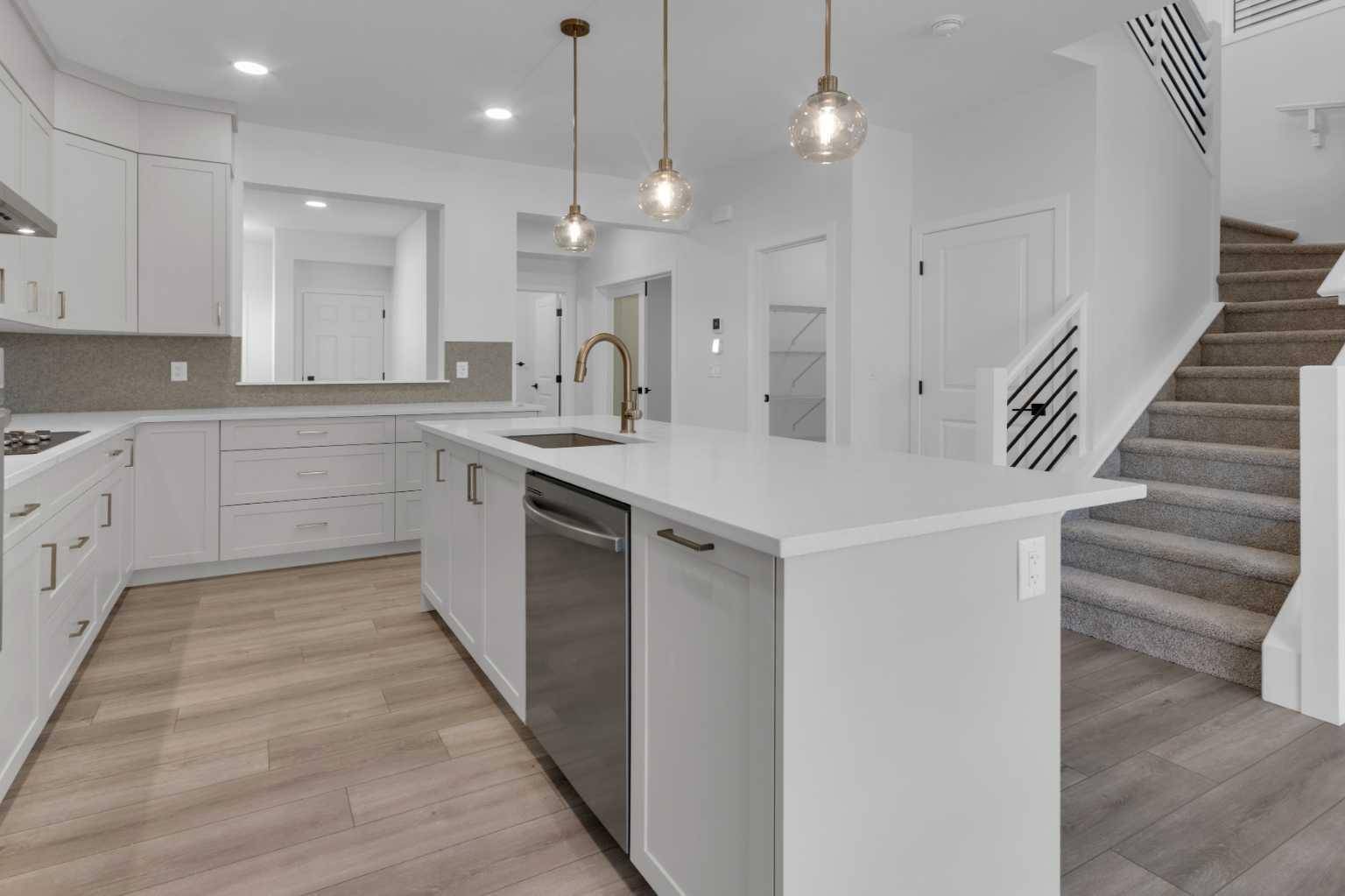 200 Starling PL NW, Calgary, AB T3P 2W2