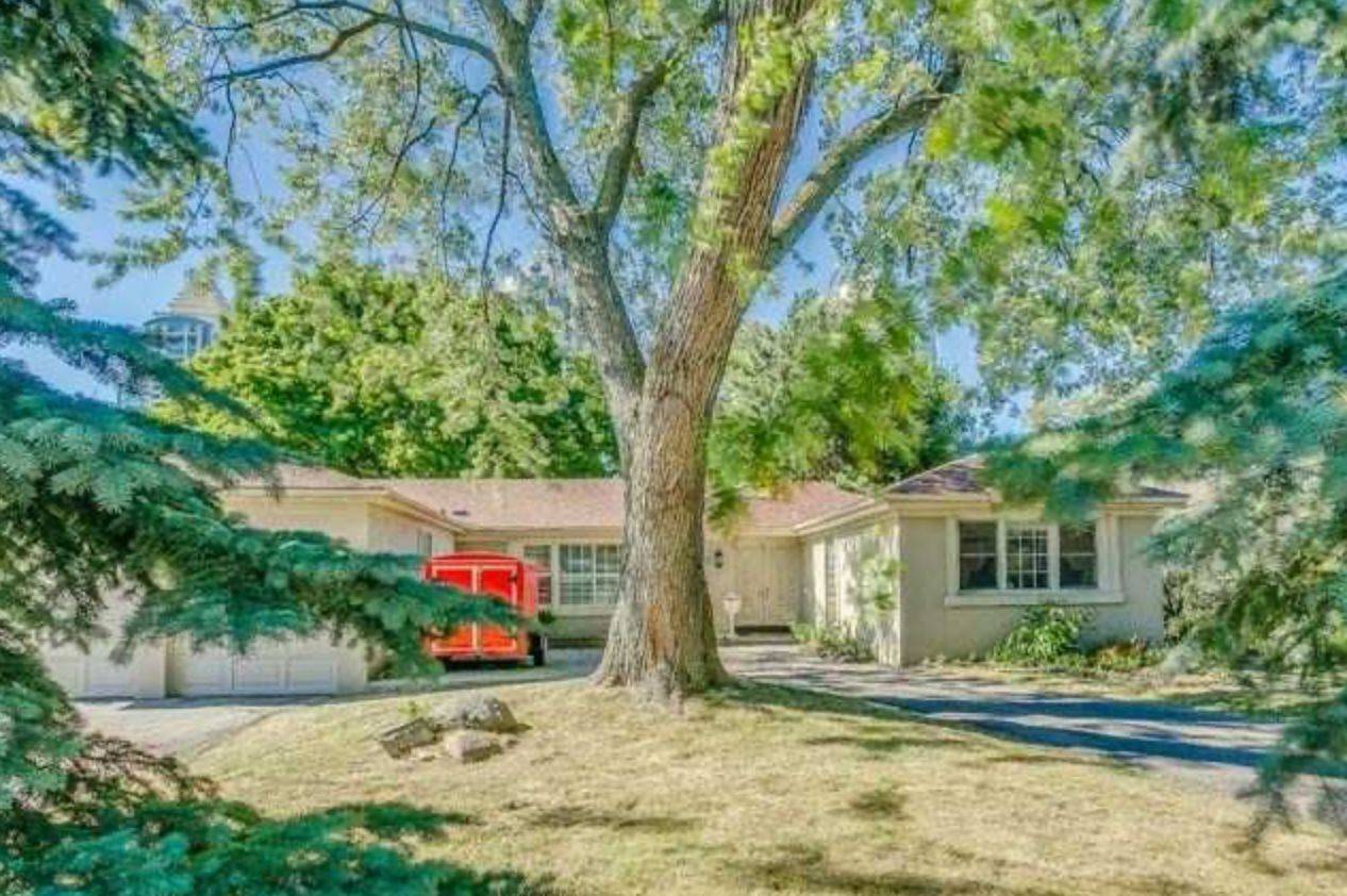 62 Northdale RD, Toronto C12, ON M2L 2M1
