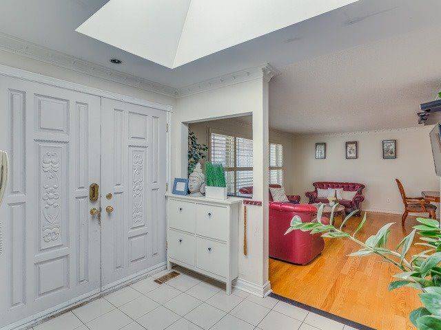62 Northdale RD, Toronto C12, ON M2L 2M1