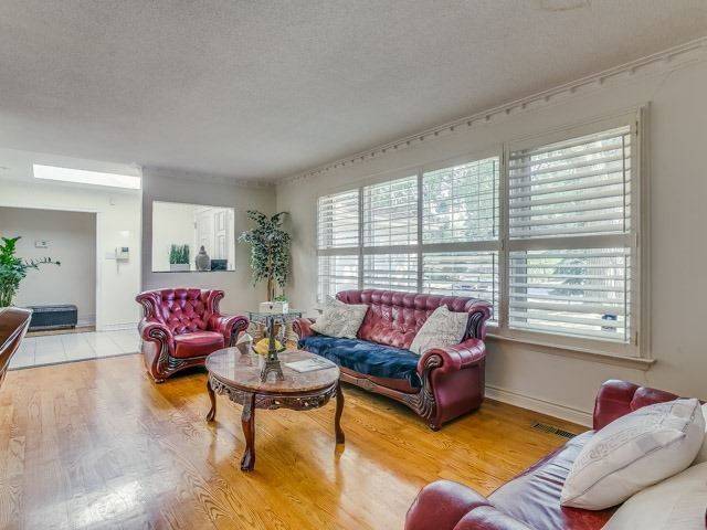 62 Northdale RD, Toronto C12, ON M2L 2M1