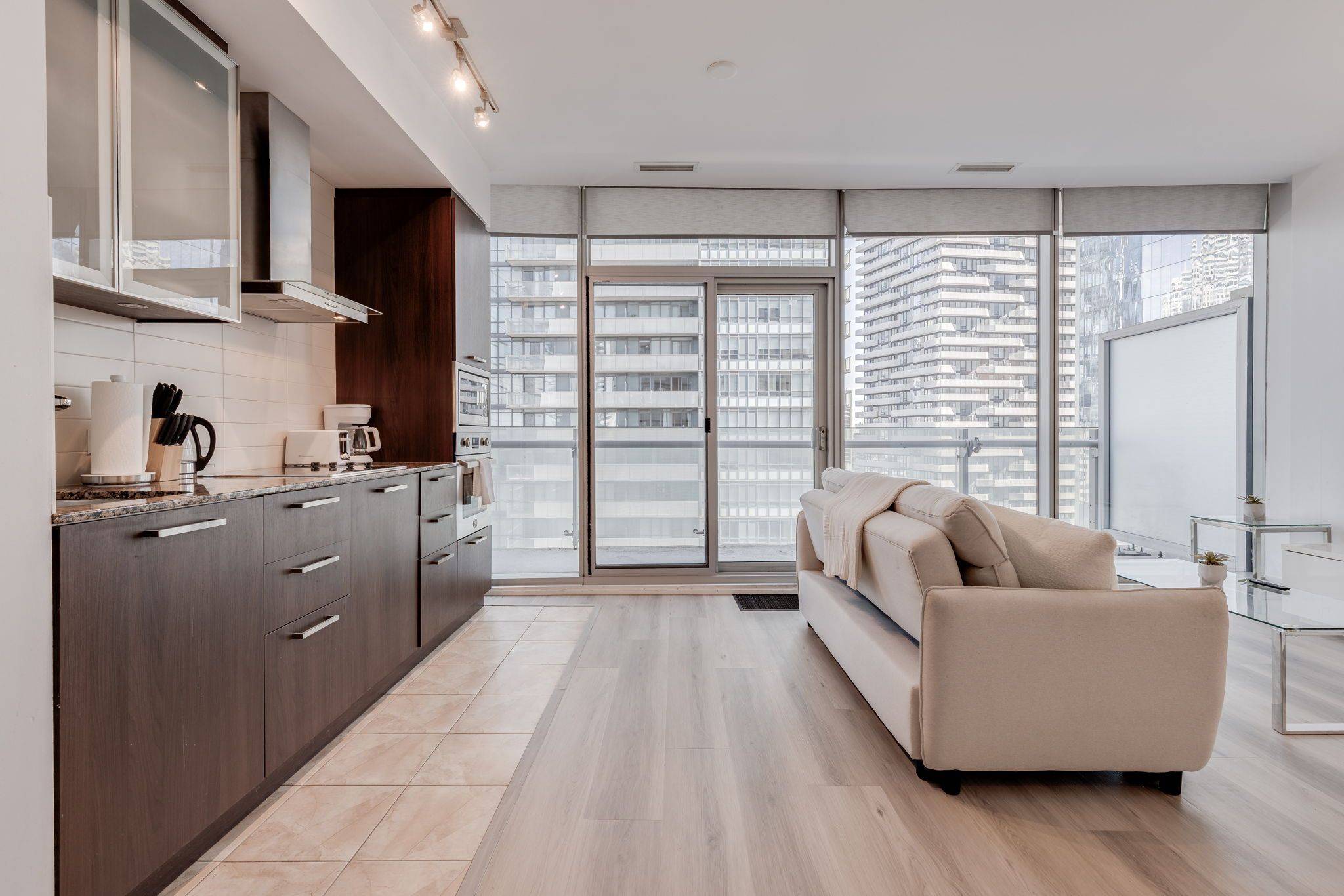 14 York ST #1812, Toronto C01, ON M5J 0B1