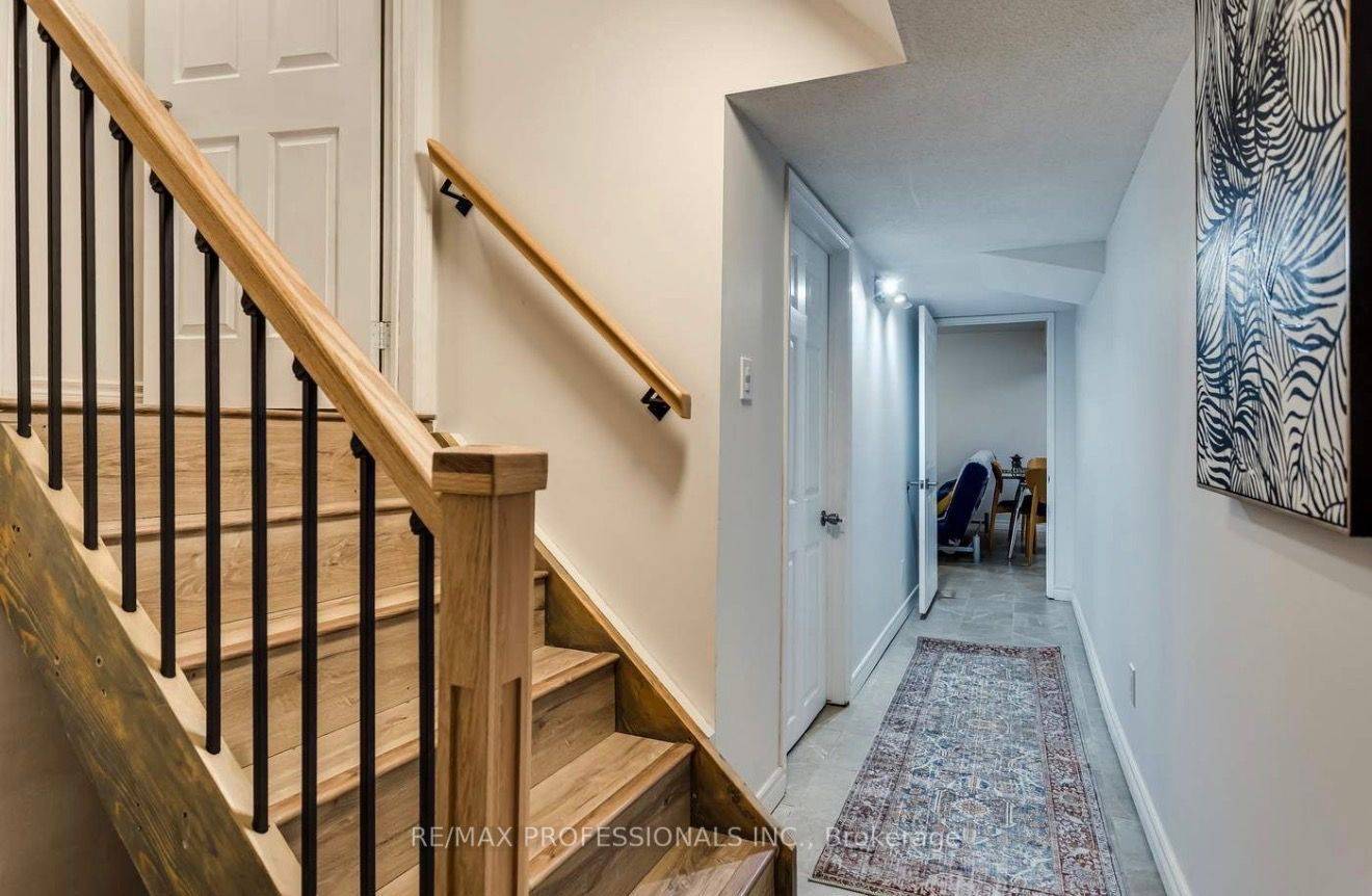 32 Heaver DR, Whitby, ON L1N 8X2
