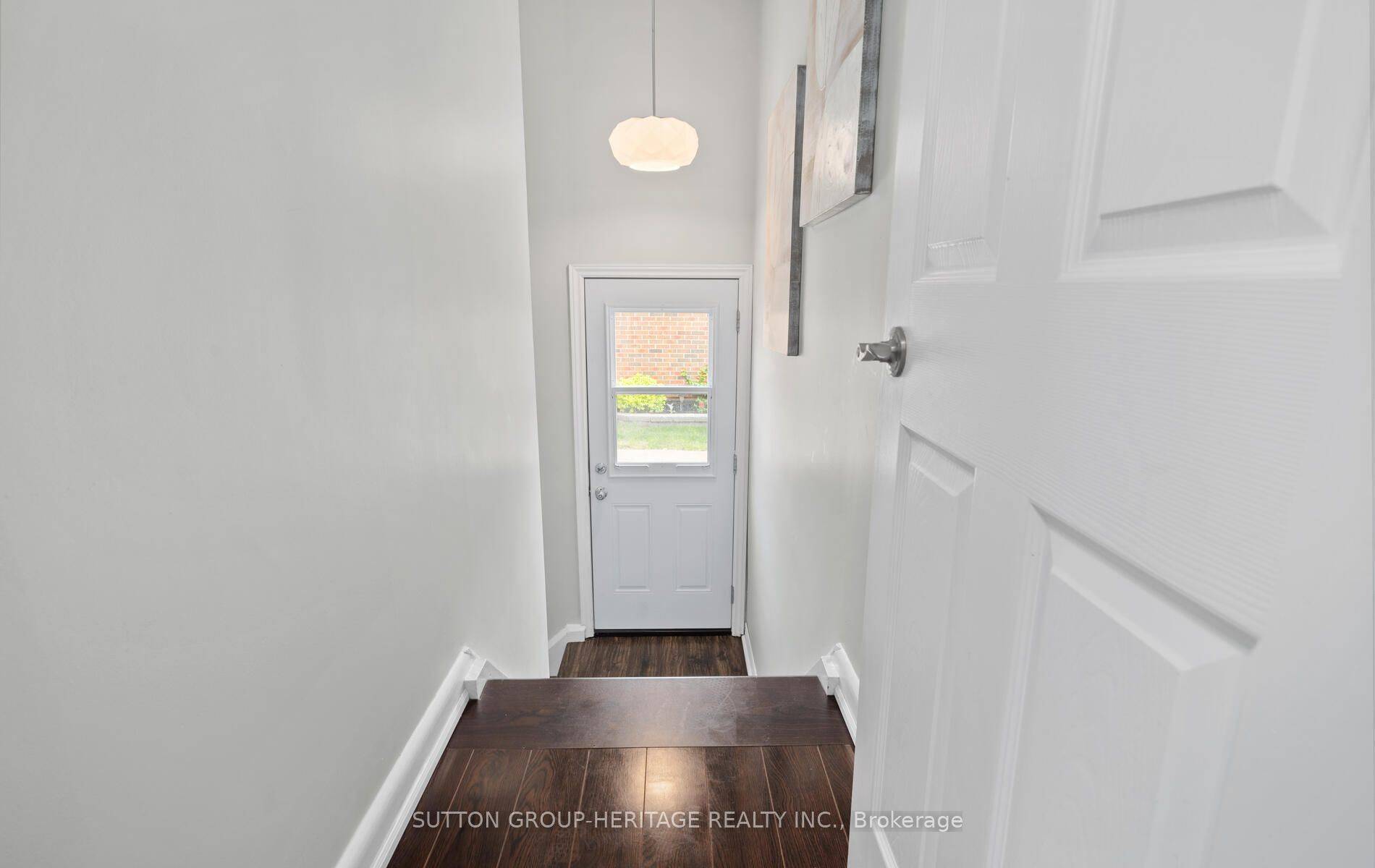 621 Wychwood ST, Oshawa, ON L1G 2T4
