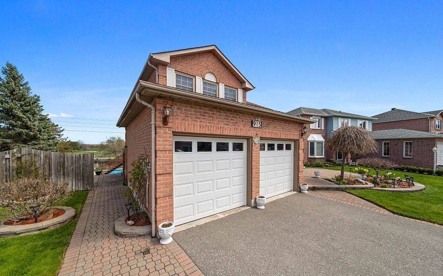 915 Catskill DR E, Oshawa, ON L1J 8J9
