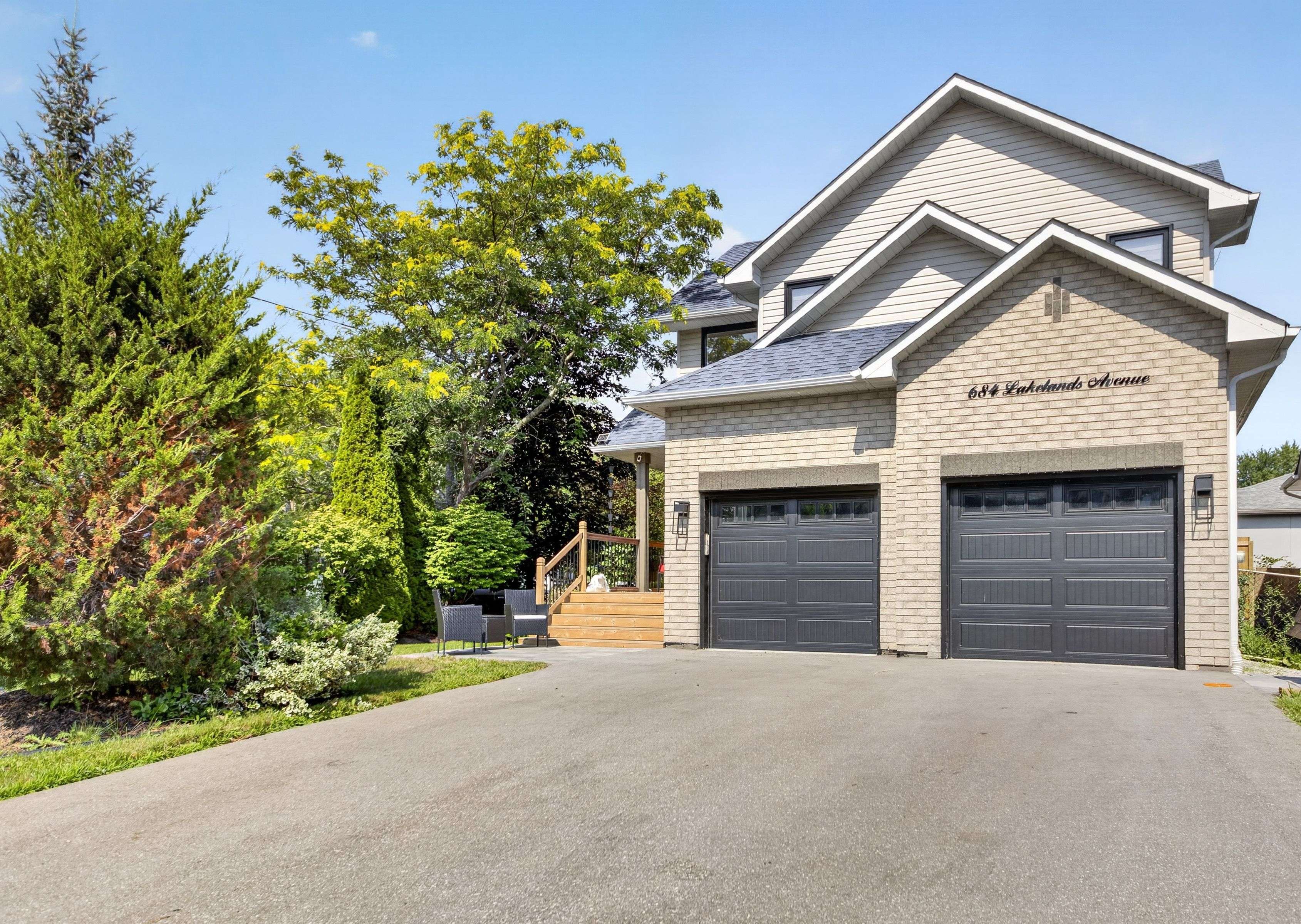 684 Lakelands AVE, Innisfil, ON L9S 4E6