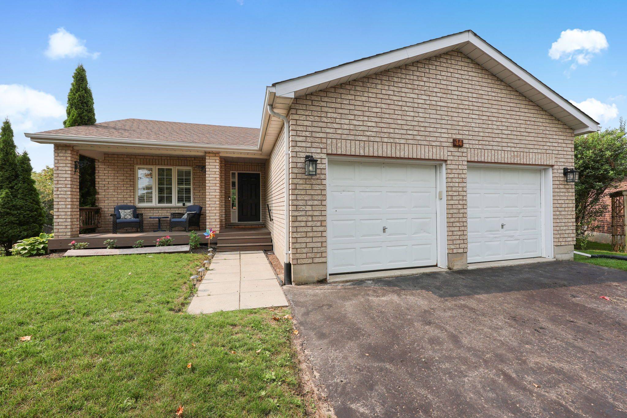 14 HUNTER CT, Springwater, ON L0L 1P0