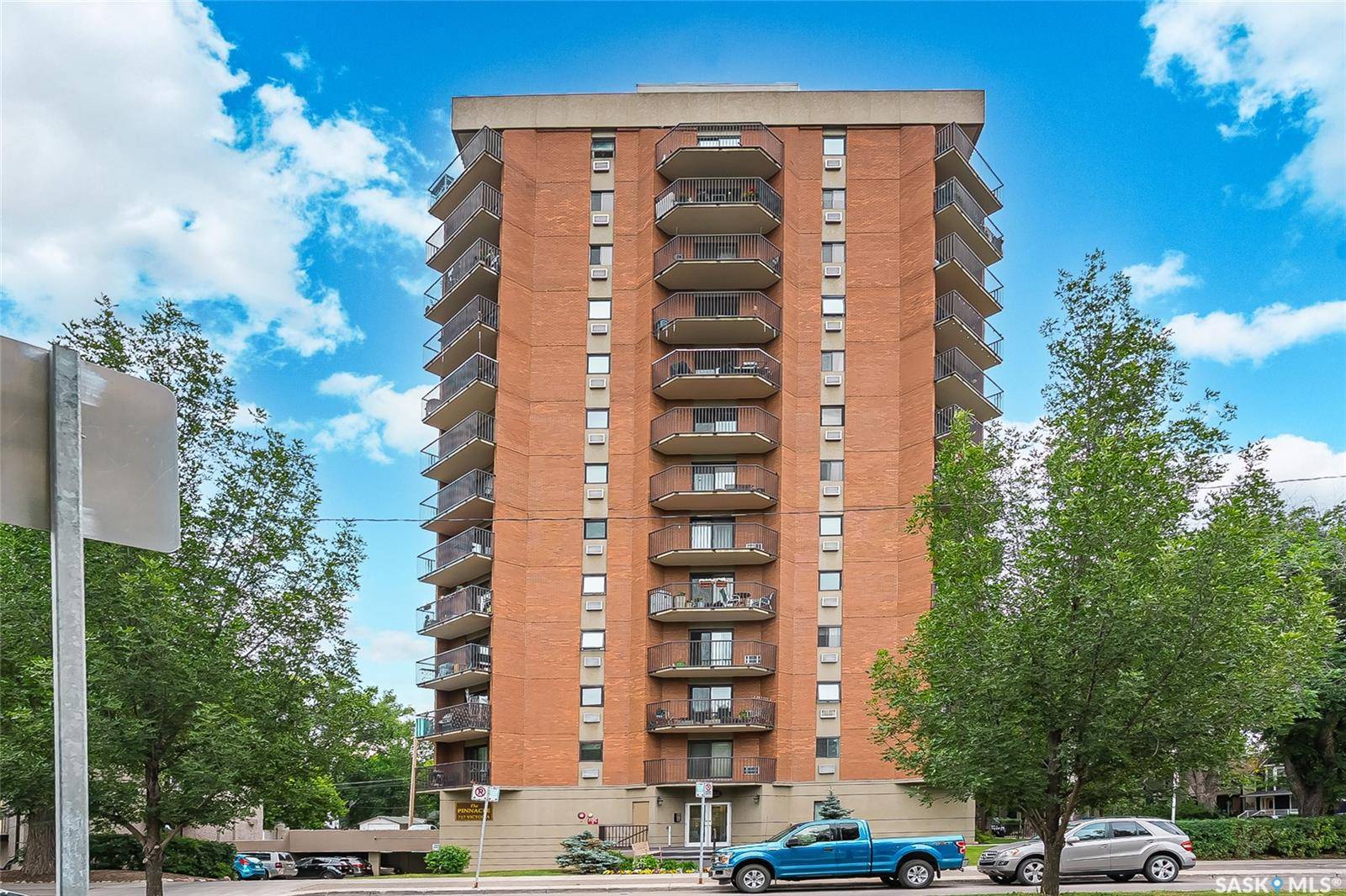 717 Victoria AVENUE S #702, Saskatoon, SK S7N 2T5